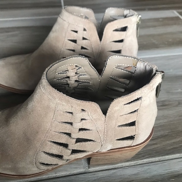 Vince Camuto block heel booties - Picture 4 of 6